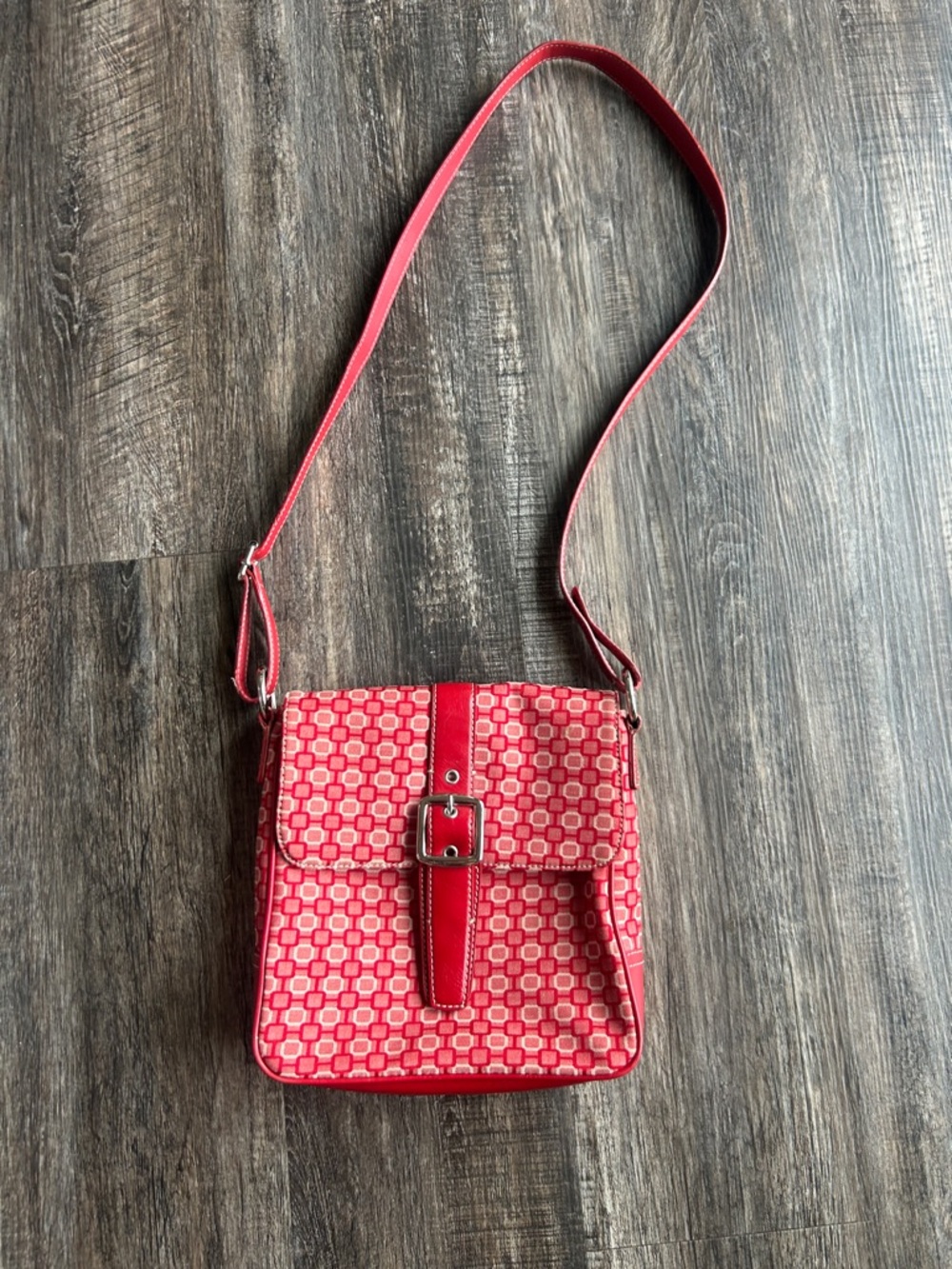 Vintage Red Geo-Pattern Crossbody Bag with Buckle Strap